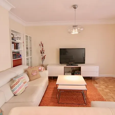 Comodo Y Amplio Apto En Camelias Cuatro * ヴィーゴ