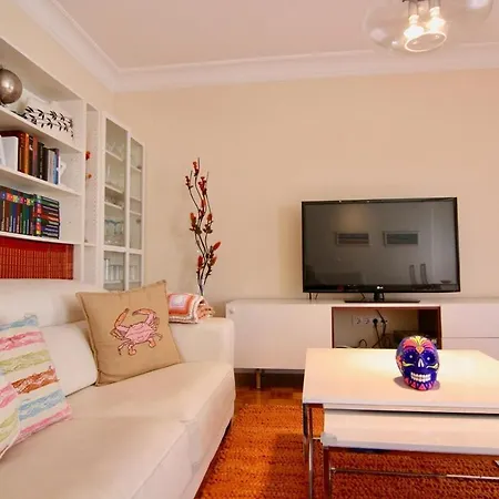 Comodo Y Amplio Apto En Camelias Cuatro