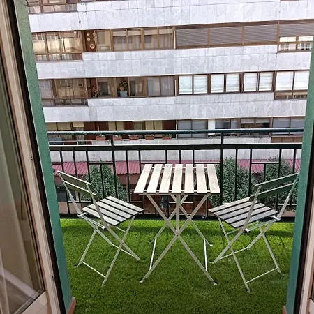 Comodo Y Amplio Apto En Camelias Cuatro アパート