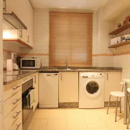 Comodo Y Amplio Apto En Camelias Cuatro * ヴィーゴ