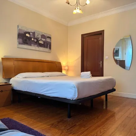 Comodo Y Amplio Apto En Camelias Cuatro アパート